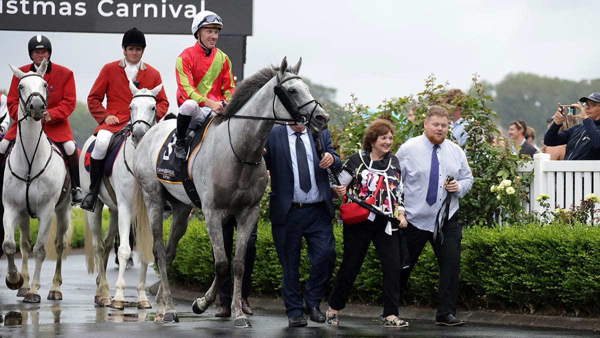 Kingswood scores crowning glory