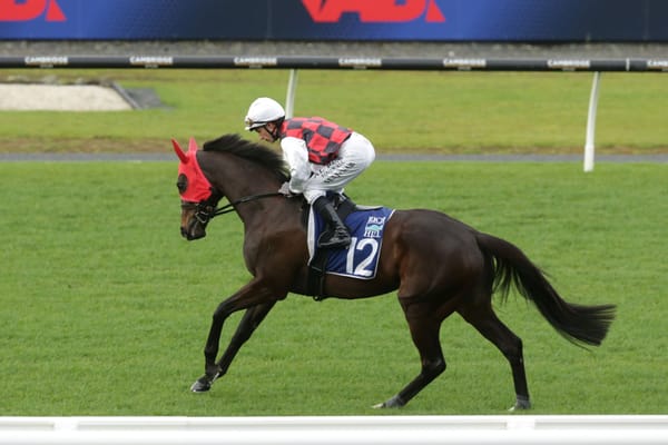 La Crique breaks record with seventh Group One second