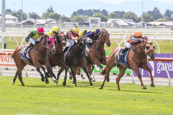 Captured By Love back on top in Breeders’ Stakes