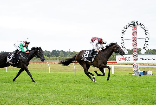 La Crique claims second elite win