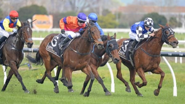 Spencer extends winning streak to three